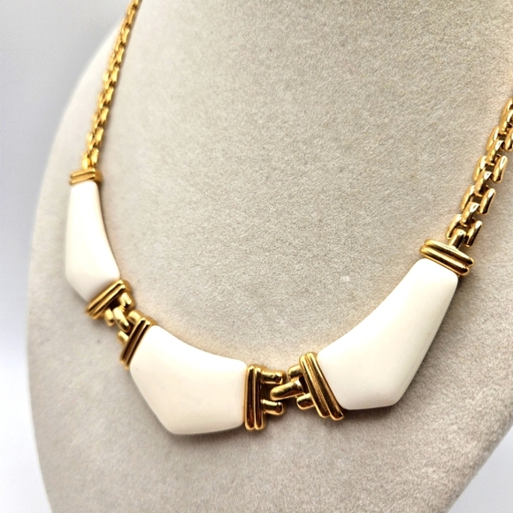 NEW VINTAGE Citation Cream Enamel Panel Statement Gold Tone Necklace - Picture 5 of 7